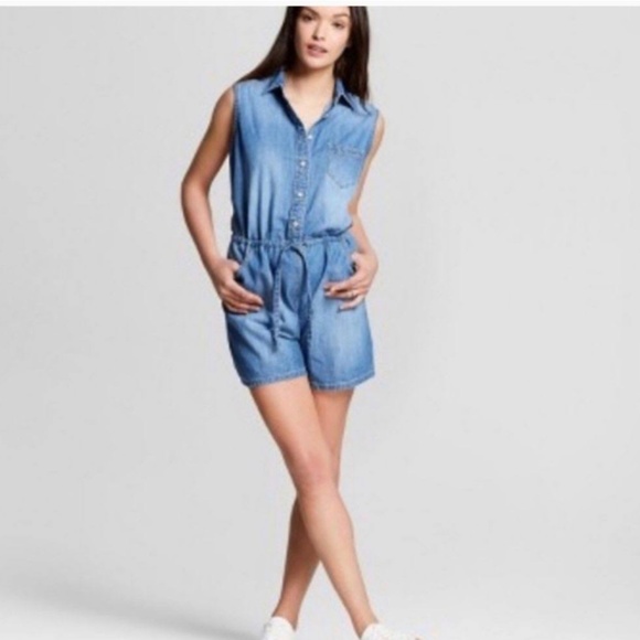 Universal Thread Women’s Blue Denim Sleeveless Half Button Down Romper Size M - Picture 1 of 11